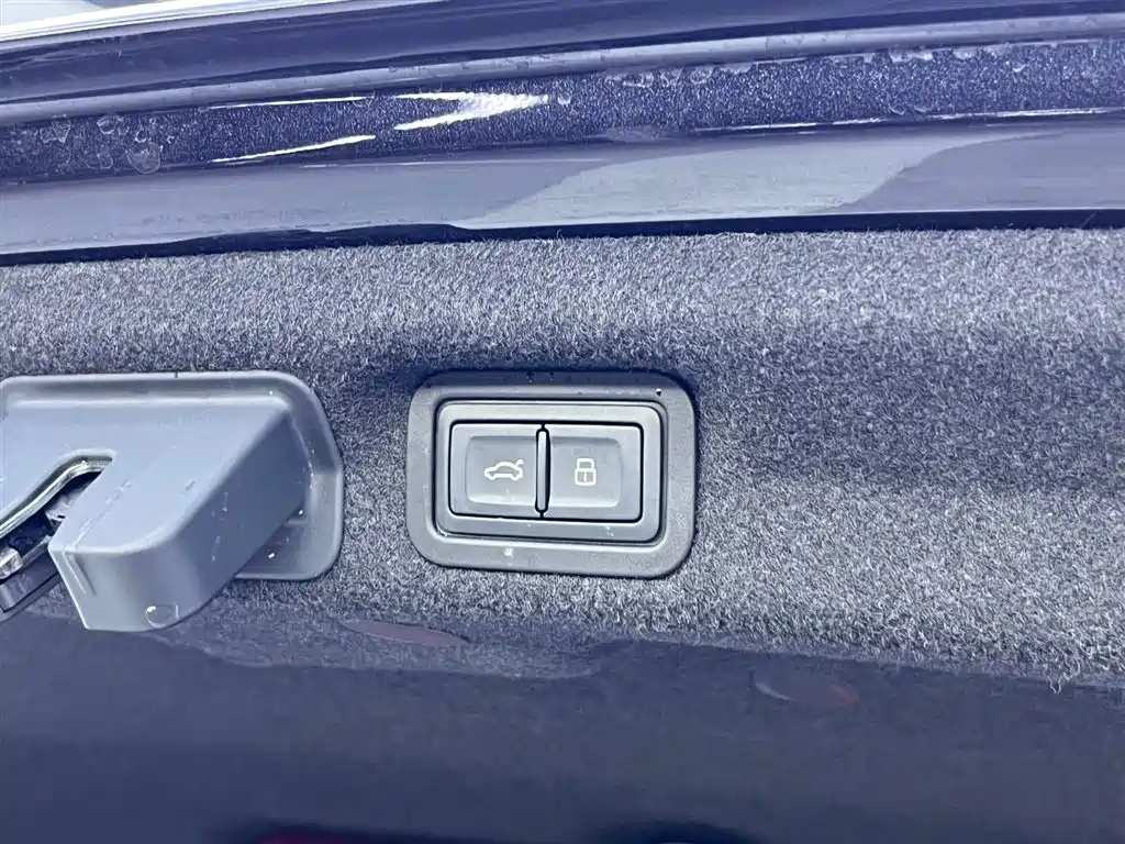 AUDI A7L 2024