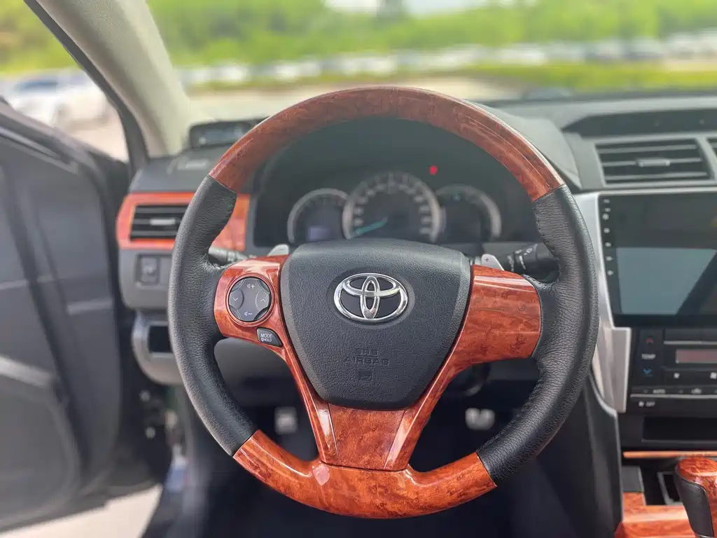 TOYOTA CAMRY 2015