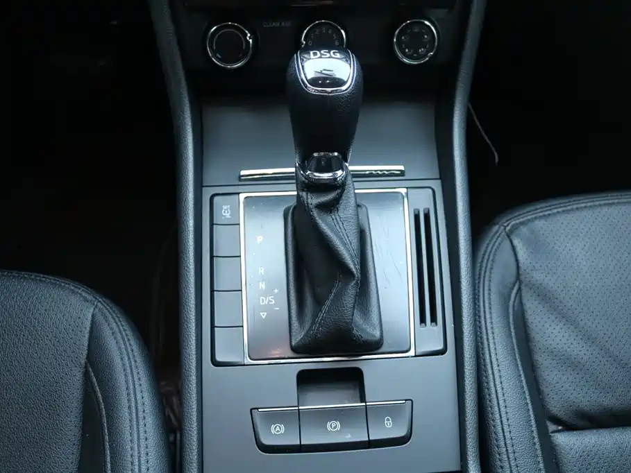 SKODA SUPERB 2019