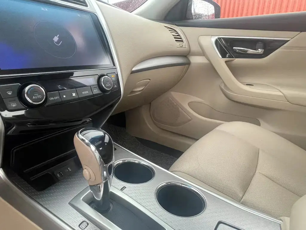 NISSAN TEANA 2018