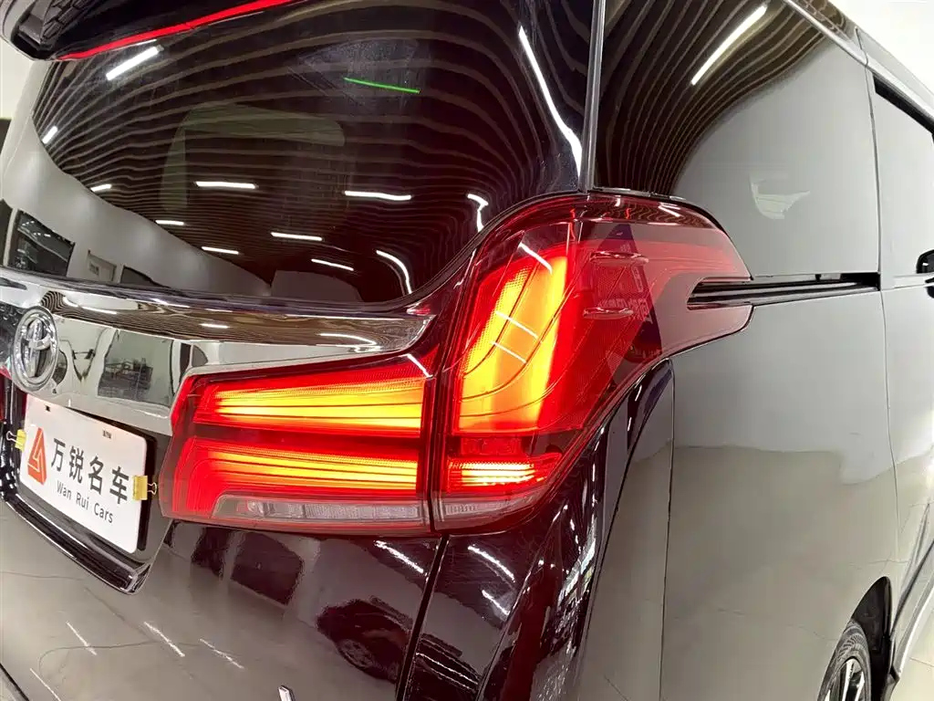 TOYOTA ALPHARD 2012