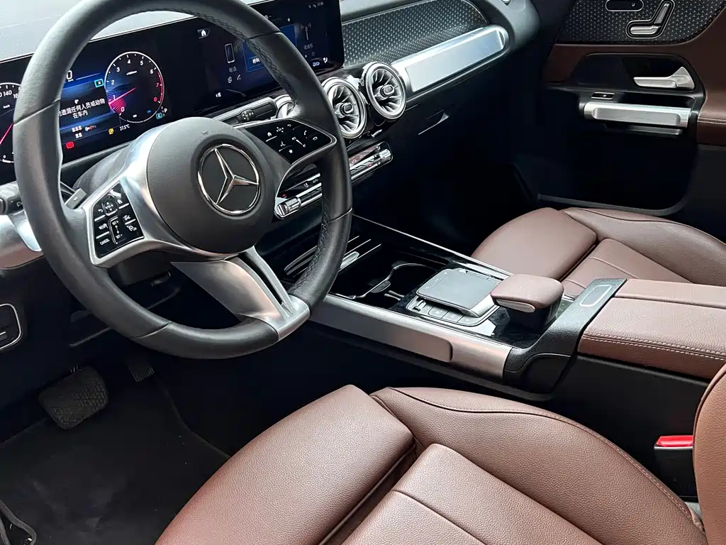 MERCEDES BENZ GLB 2024