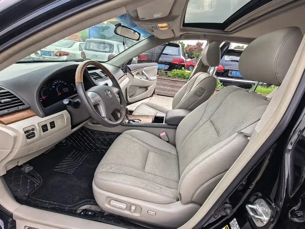 TOYOTA CAMRY 2011