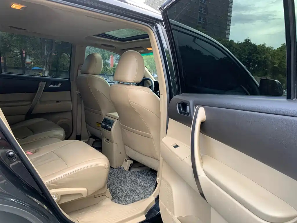TOYOTA HIGHLANDER 2009