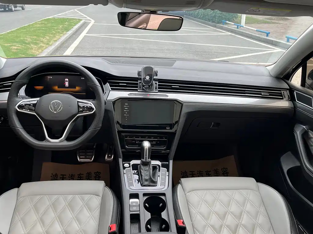 VOLKSWAGEN MAGOTAN 2023