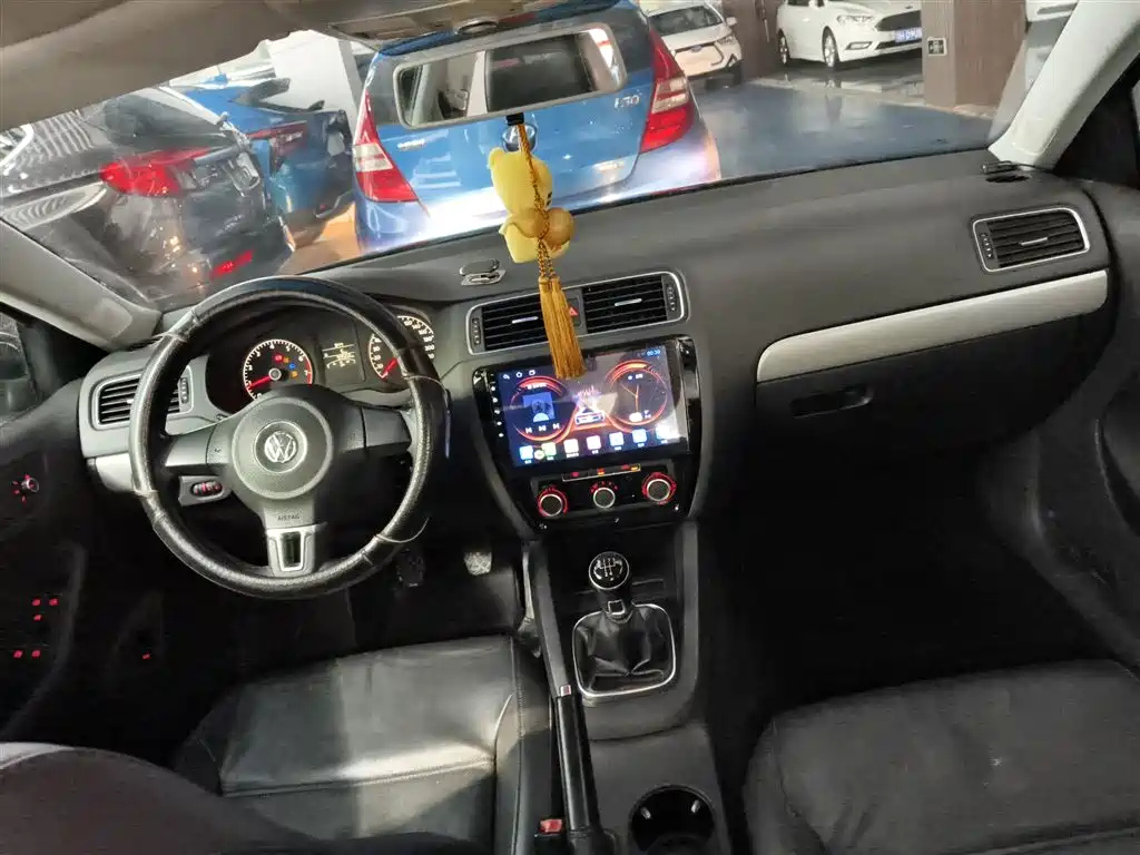 VOLKSWAGEN SAGITAR 2014