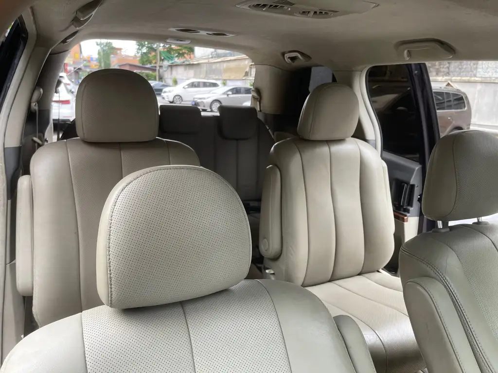 BYD M6 2013