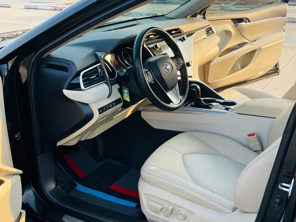 TOYOTA CAMRY 2020