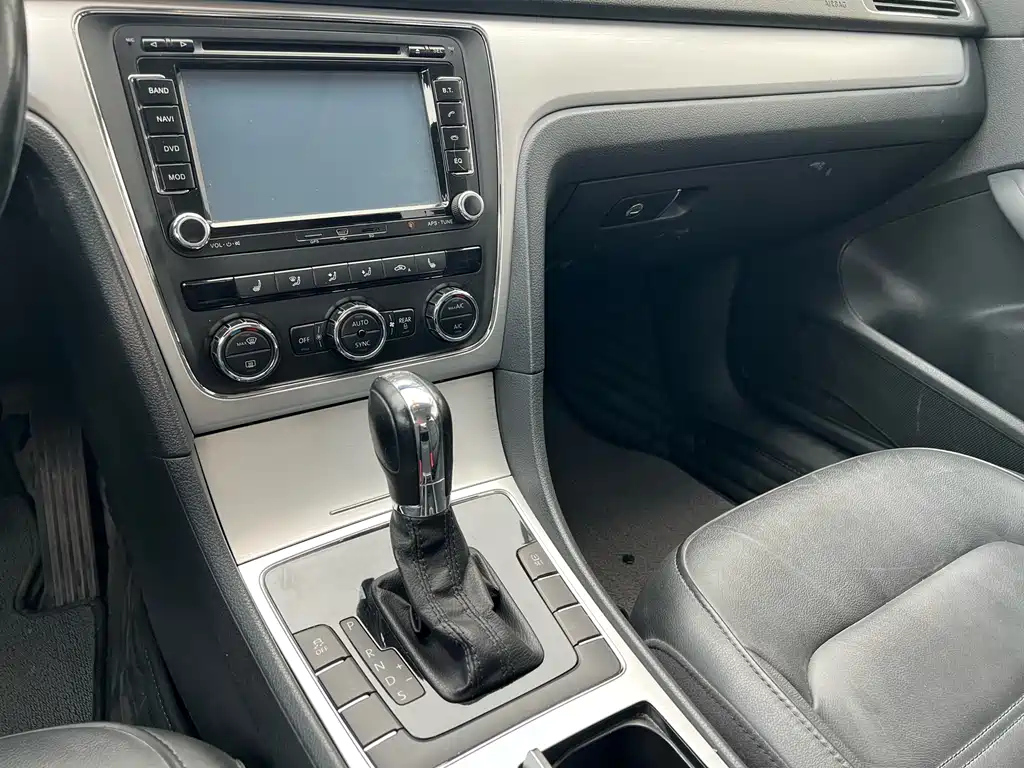 VOLKSWAGEN PASSAT 2013