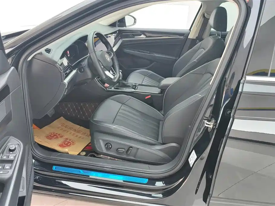 VOLKSWAGEN PASSAT 2022