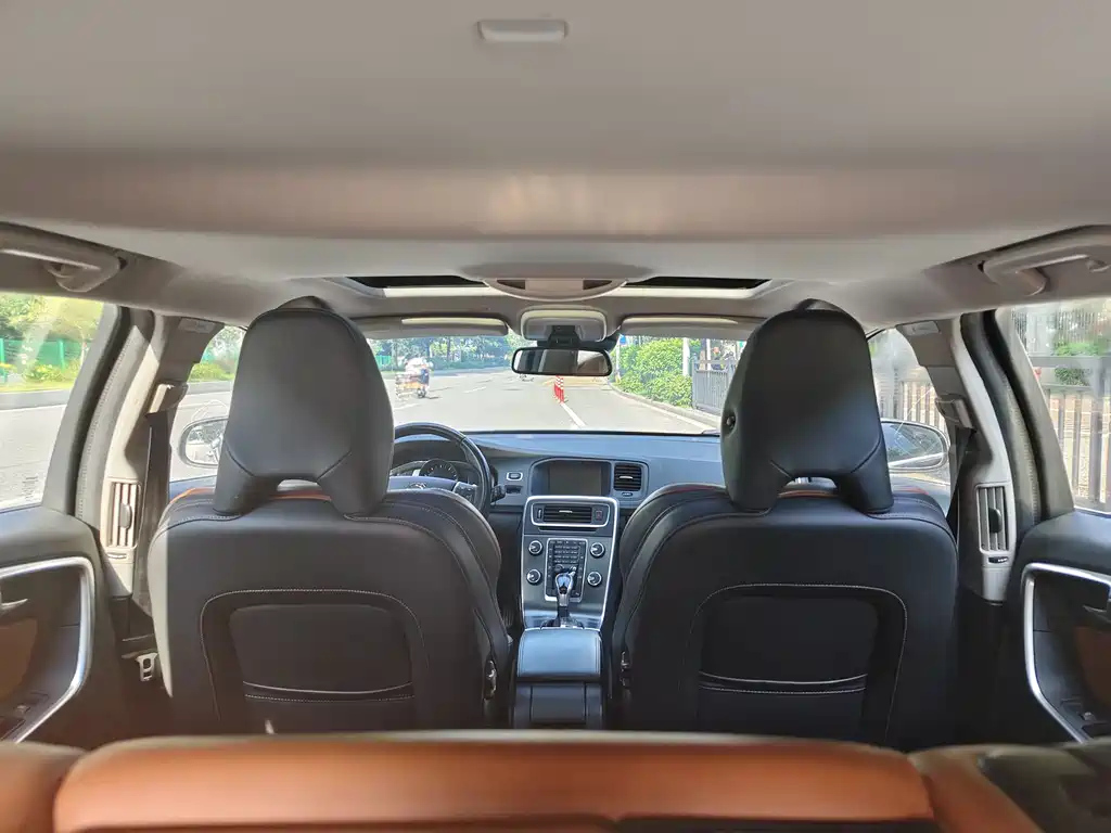 VOLVO V60 2014