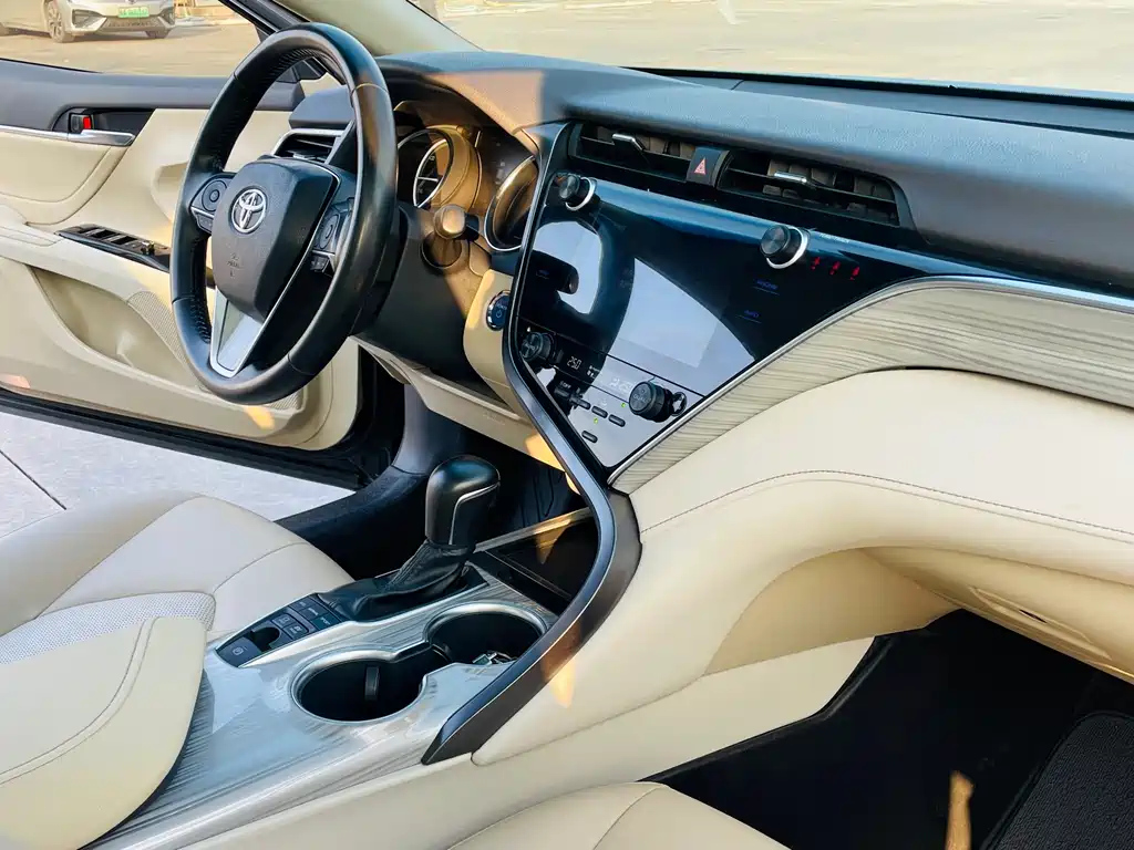 TOYOTA CAMRY 2020