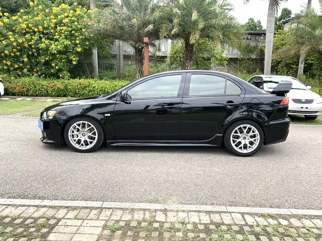 MITSUBISHI LANCER EX 2010