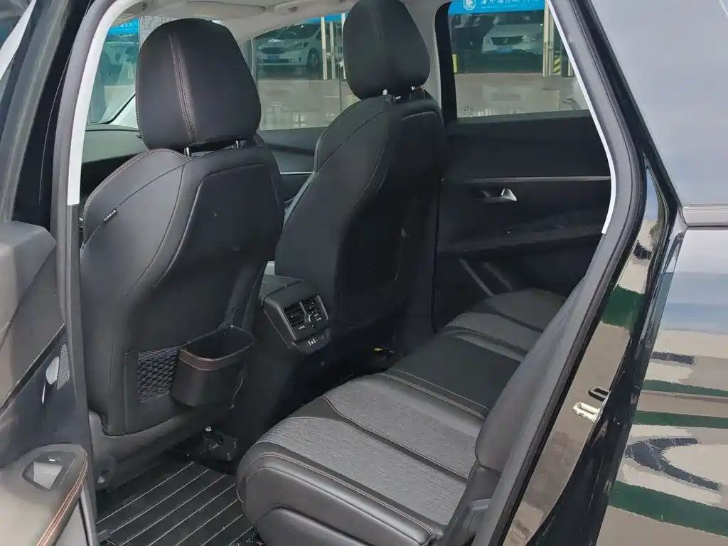 PEUGEOT 5008 2017