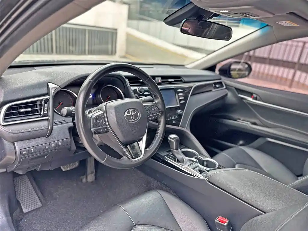 TOYOTA CAMRY 2018
