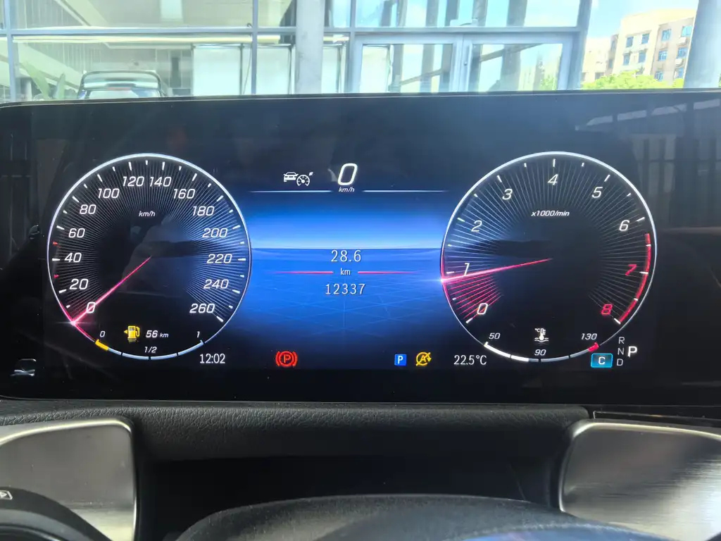 MERCEDES BENZ GLB 2024