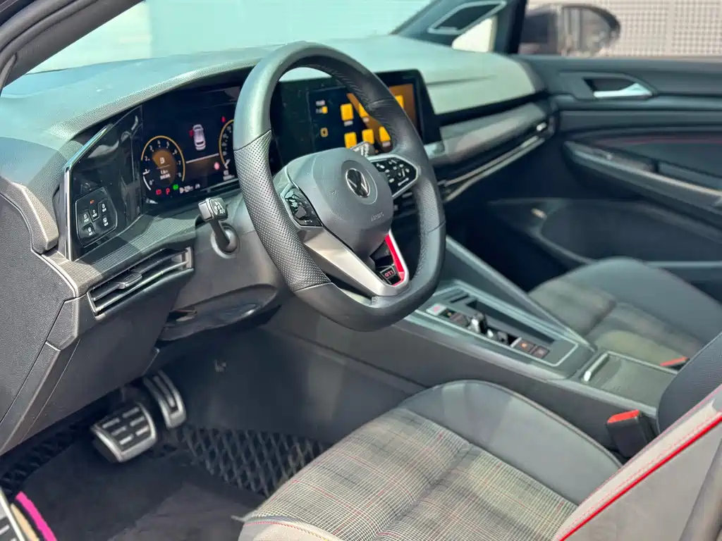 VOLKSWAGEN GOLF GTI 2021