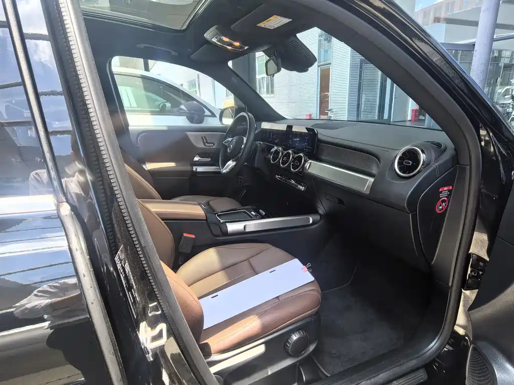 MERCEDES BENZ GLB 2024