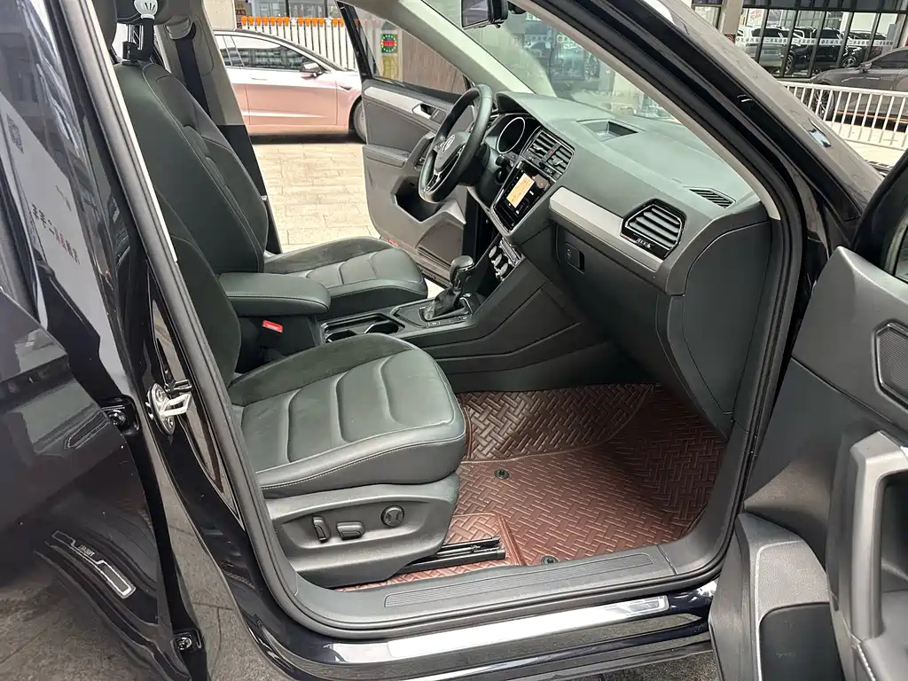 VOLKSWAGEN TIGUAN L 2020