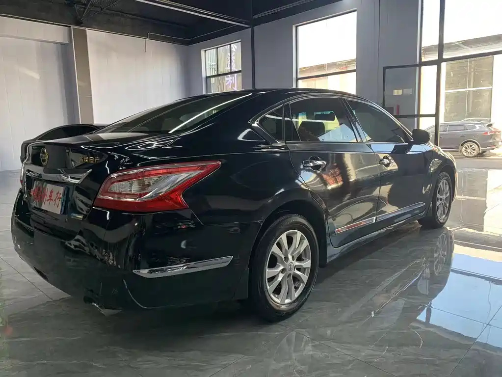 NISSAN TEANA 2015