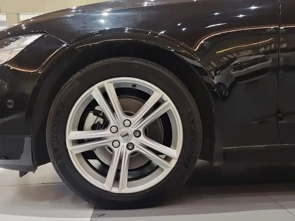 VOLVO S90 2017