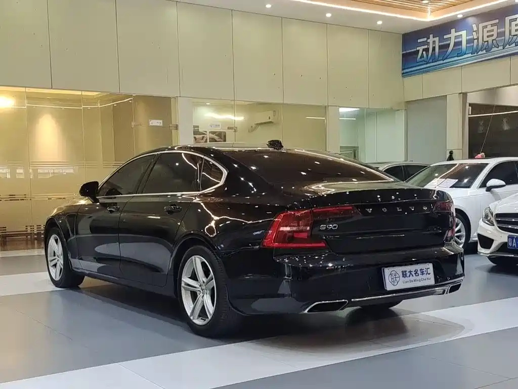 VOLVO S90 2017
