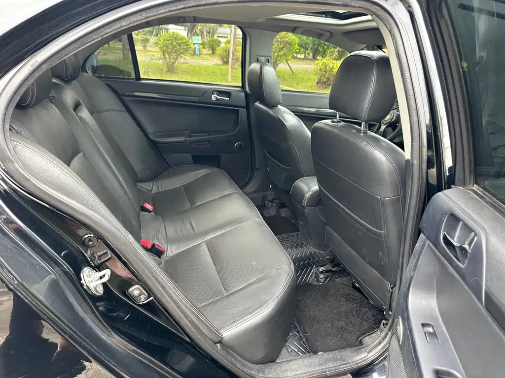 MITSUBISHI LANCER EX 2010