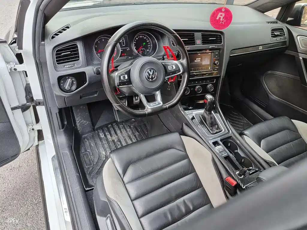 VOLKSWAGEN GOLF 2016