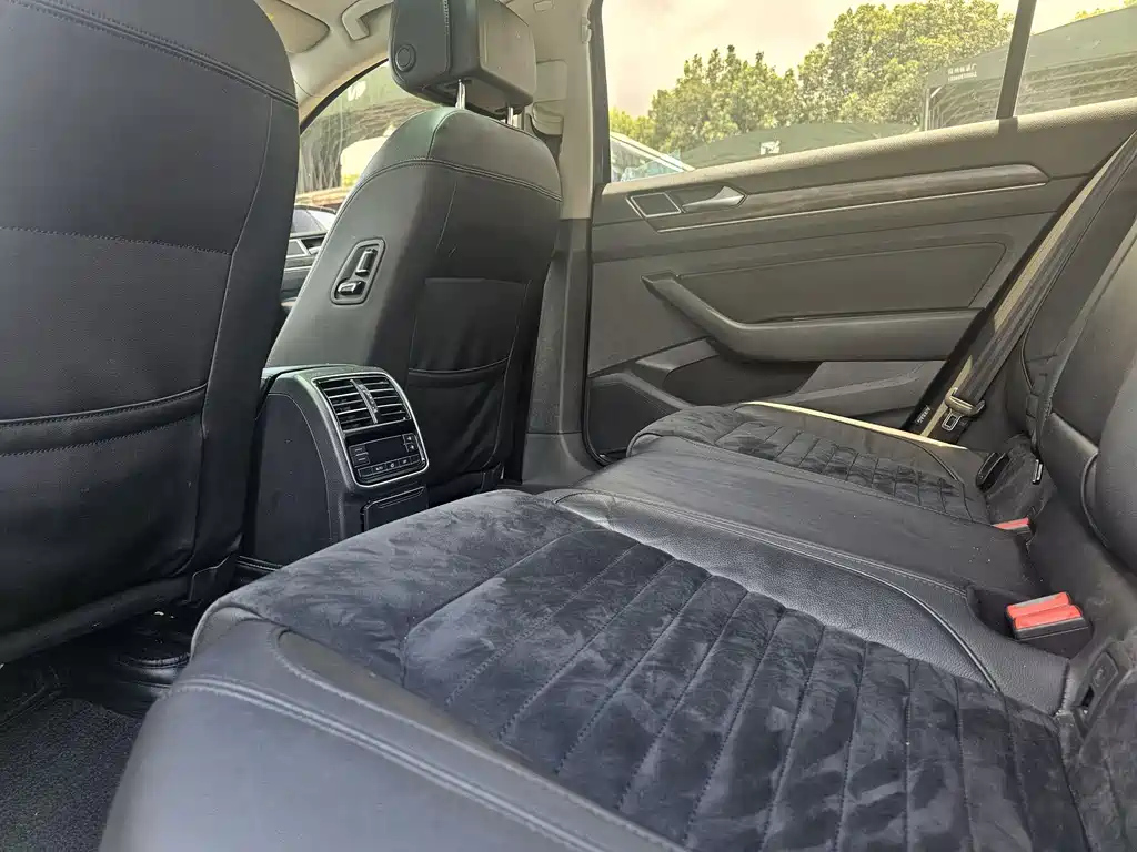 VOLKSWAGEN MAGOTAN 2018