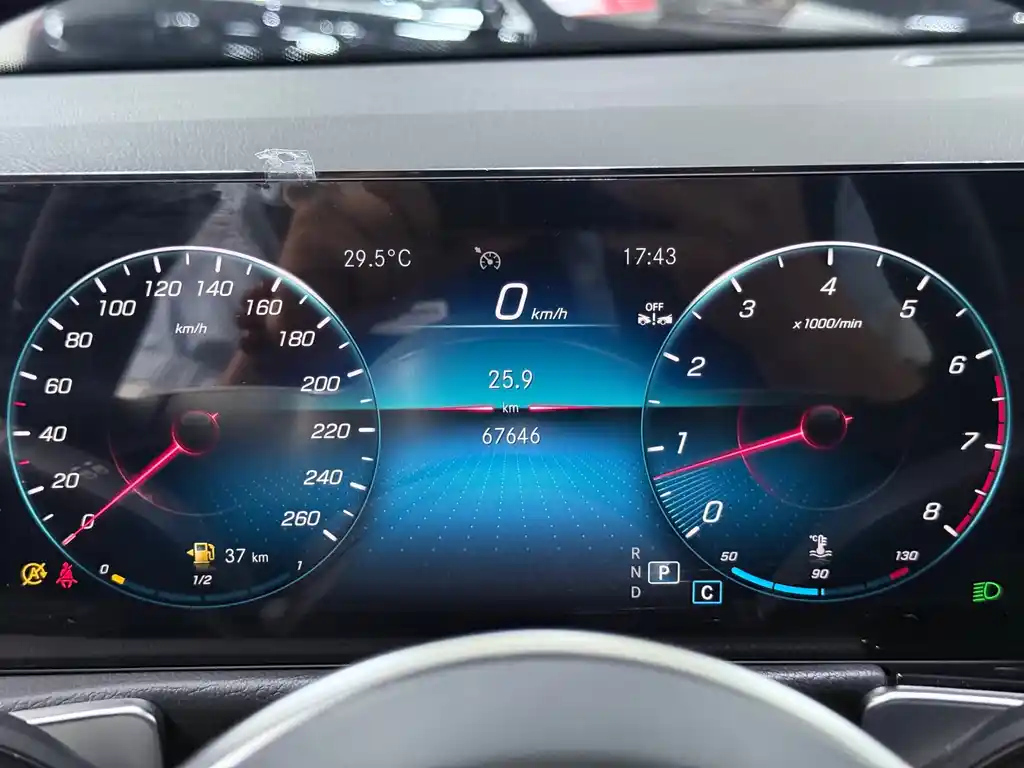 MERCEDES BENZ GLB 2023