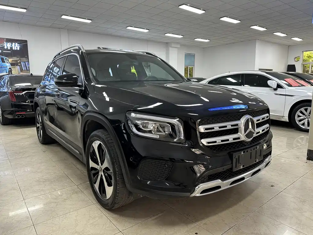 MERCEDES BENZ GLB 2023