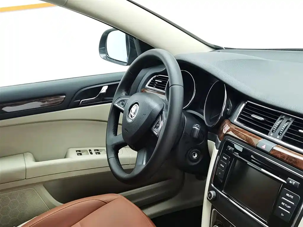 SKODA SUPERB 2013
