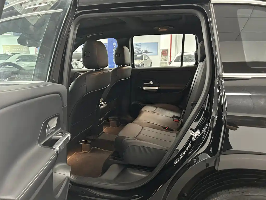 MERCEDES BENZ GLB 2024
