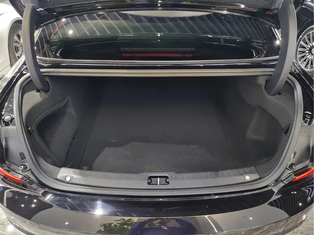 VOLVO S90 2023