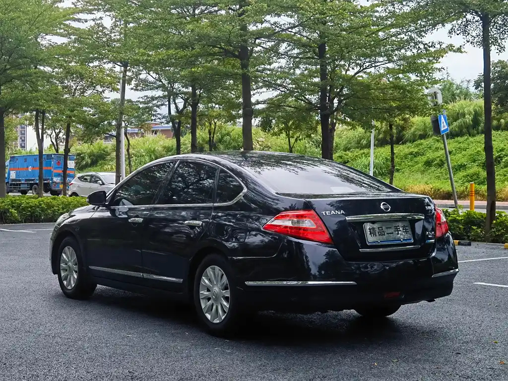 NISSAN TEANA 2010