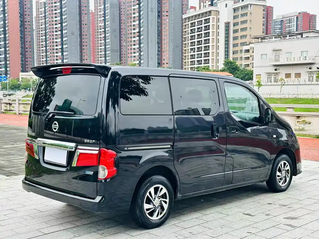 NISSAN NV200 2018