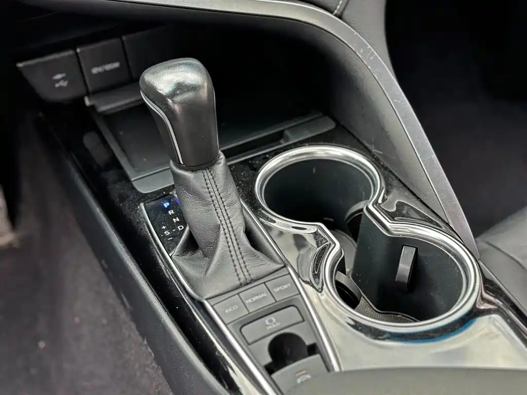 TOYOTA CAMRY 2018