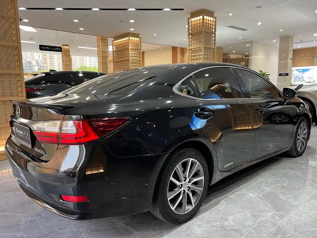 LEXUS ES 2015