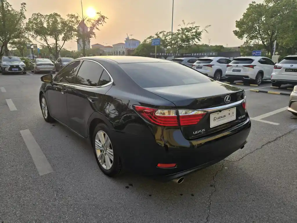LEXUS ES 2013