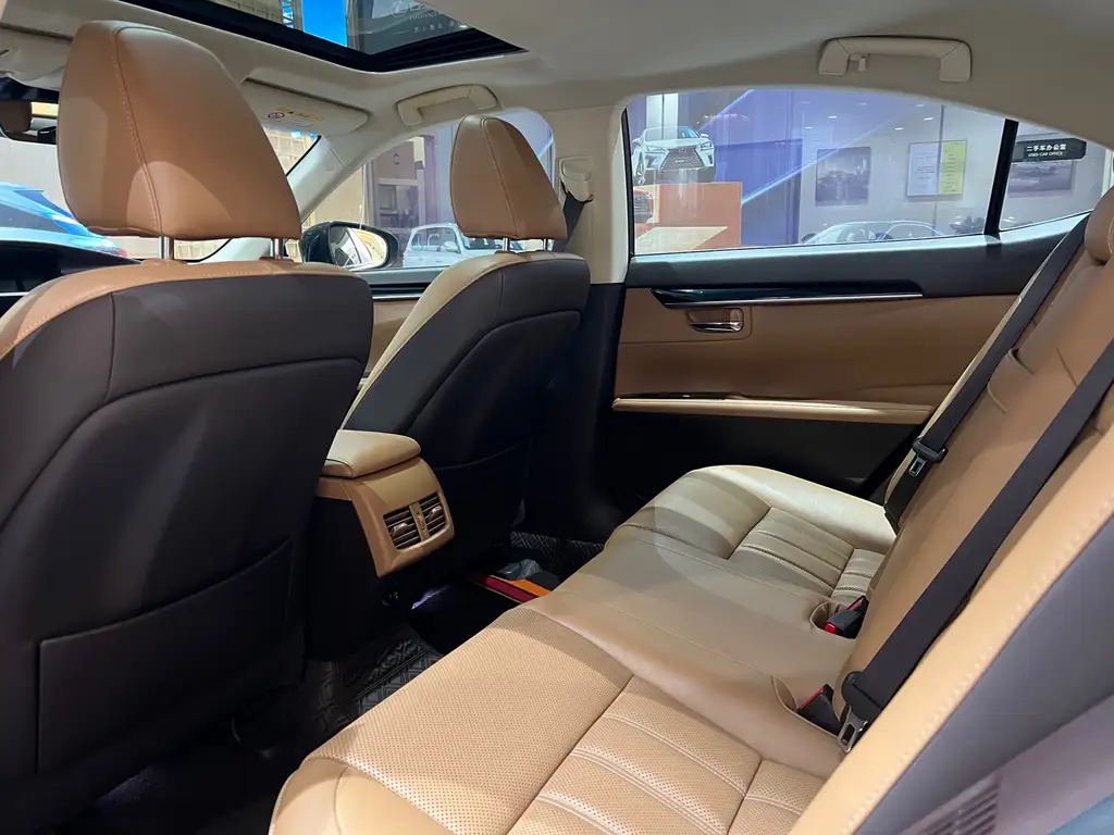 LEXUS ES 2015