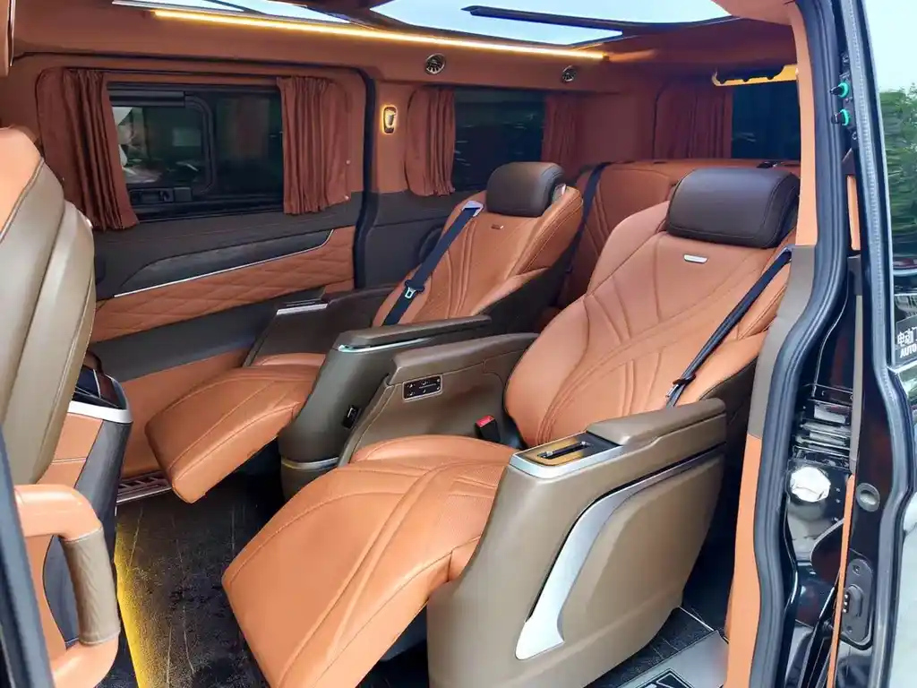 FORD TOUREO 2024