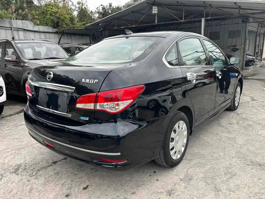 NISSAN SYLPHY 2015
