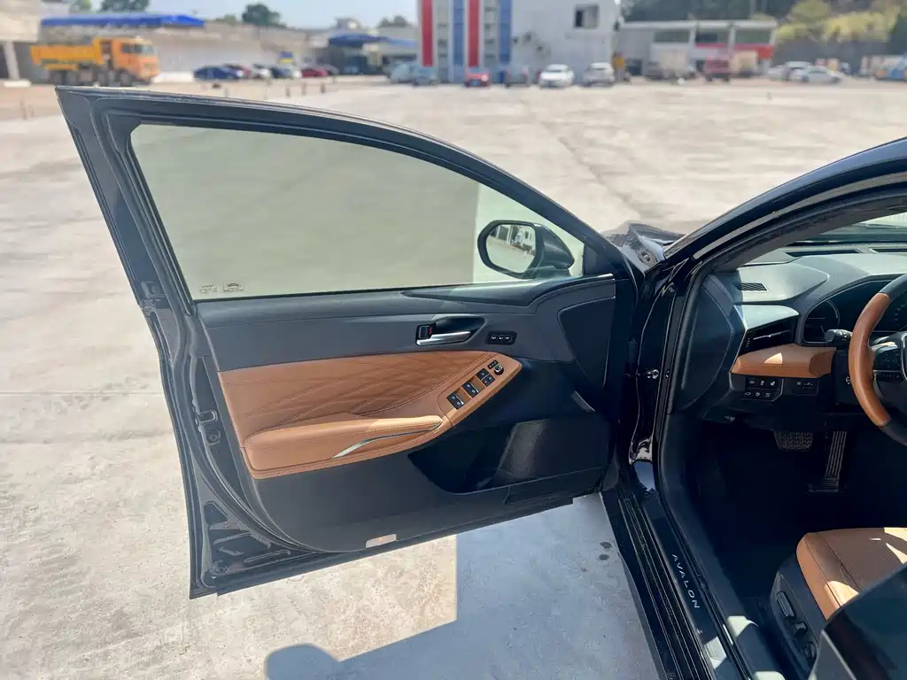 TOYOTA AVALON 2019