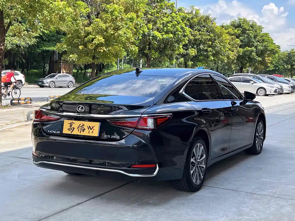 LEXUS ES 2022