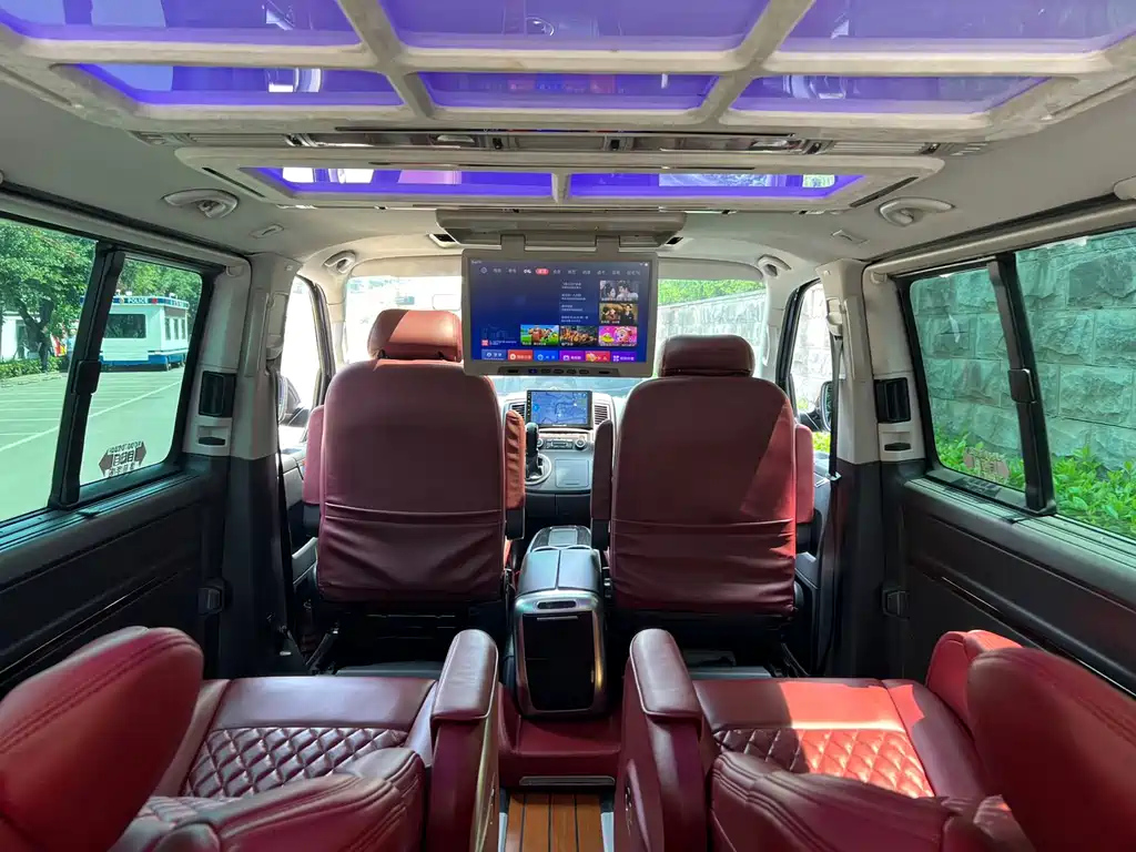 VOLKSWAGEN MULTIVAN 2012