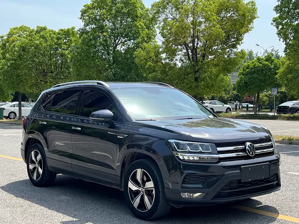 VOLKSWAGEN THARU 2021