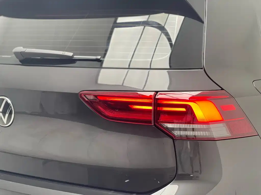 VOLKSWAGEN GOLF 2021
