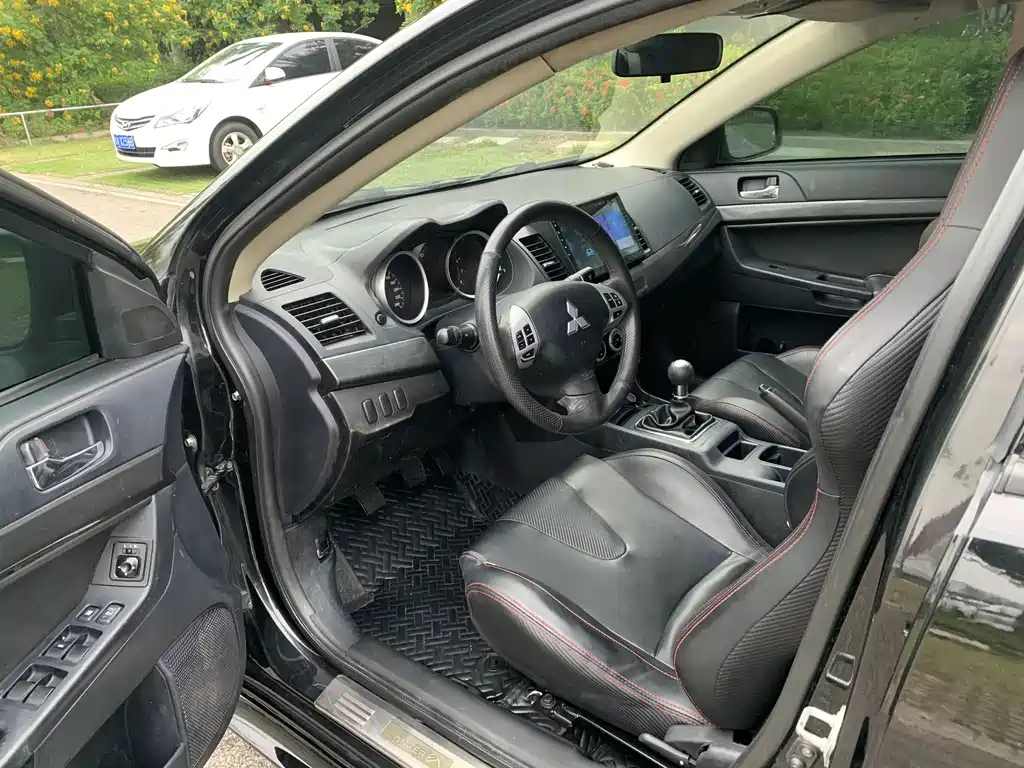 MITSUBISHI LANCER EX 2010