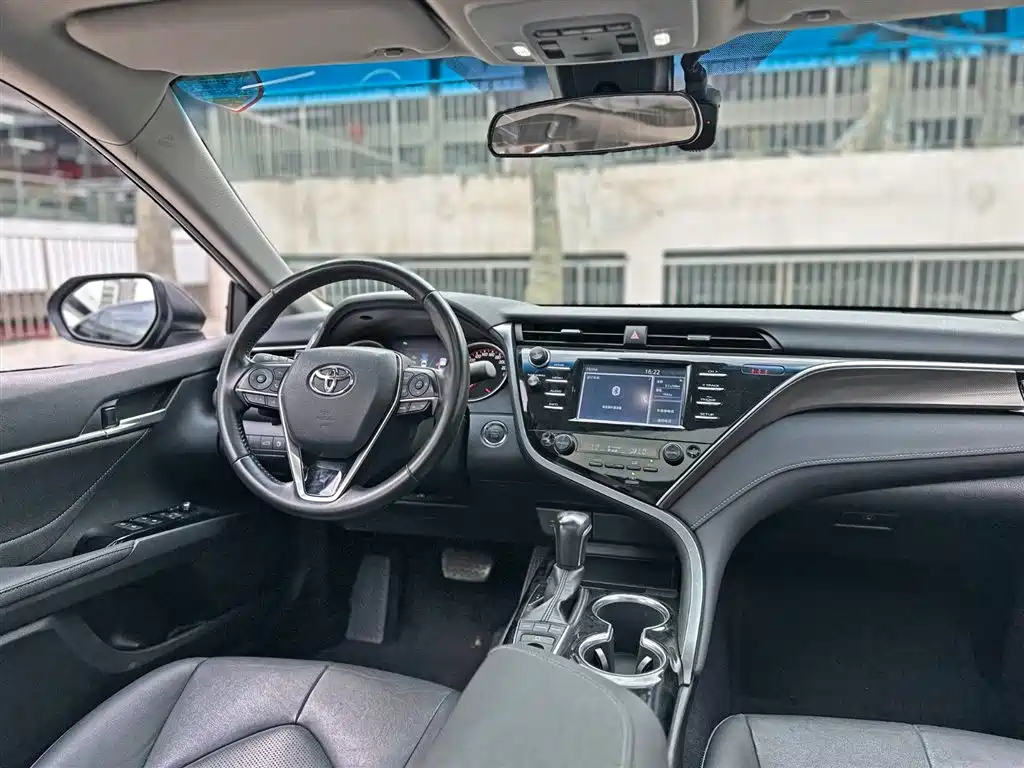 TOYOTA CAMRY 2018