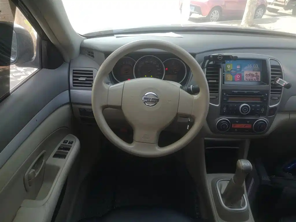NISSAN SYLPHY 2012